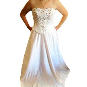 NWT Strapless Floral Wedding Dress in White